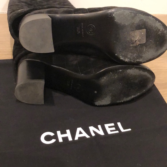 CHANEL quilted suede and leather fold-over boots - Picture 8 of 8
